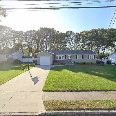 328 Lowell Rd, Sayville, NY 11782