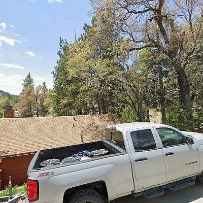 32871 Cougar Ln, Running Springs, CA 92382