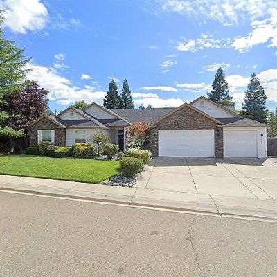 3289 Woodbury Dr, Redding, CA 96002