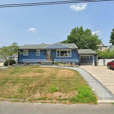 33 Calvin St, Sewaren, NJ 07077