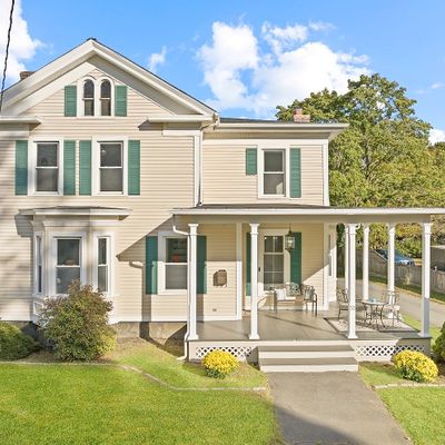 33 N High St, Clinton, CT 06413