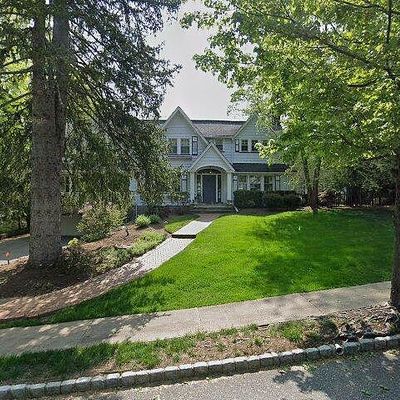 33 Upland Way, Verona, NJ 07044