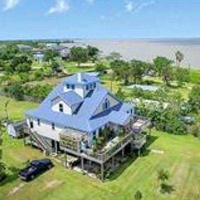 331 Bayside Dr, Anahuac, TX 77514