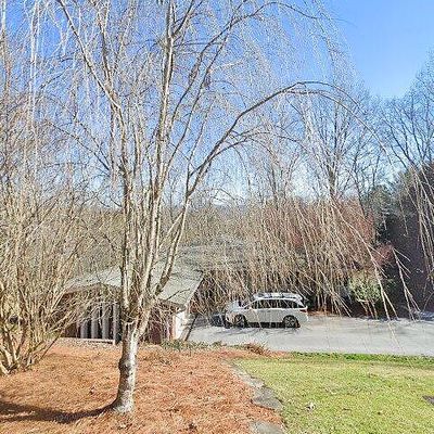 331 Hemlock Hills Dr, Franklin, NC 28734