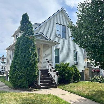 335 Poplar St, Wyandotte, MI 48192