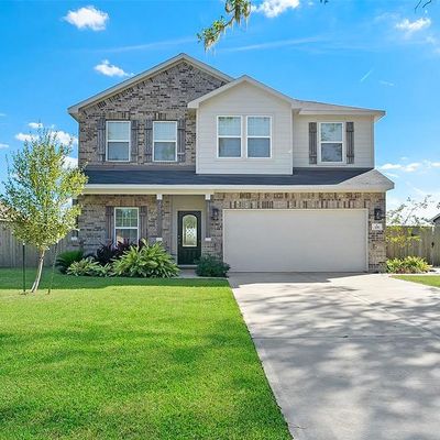 335 Twin Lakes Blvd W, West Columbia, TX 77486