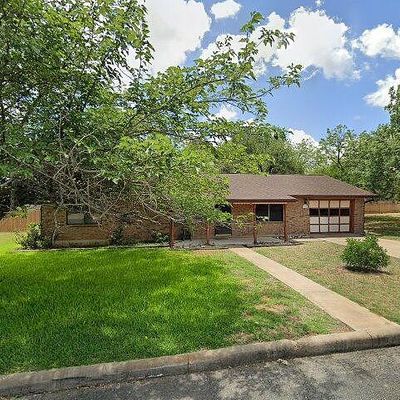 311 Broadmoor Dr, Fredericksburg, TX 78624