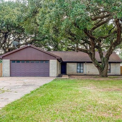 311 Bryan St, Boling, TX 77420