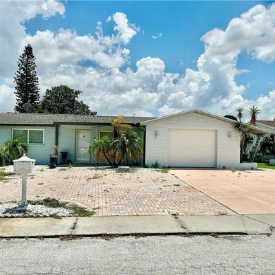 3148 Domino Dr, Holiday, FL 34691