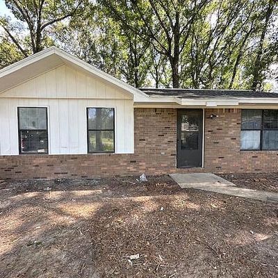 3157 Maple St, Crestview, FL 32539