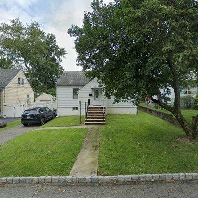 32 Cooper Ave, Roseland, NJ 07068