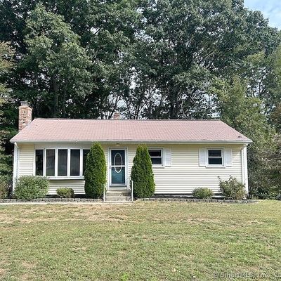 32 Mcintosh Ave, Uncasville, CT 06382