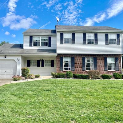 32 Stratford La, Mount Laurel, NJ 08054