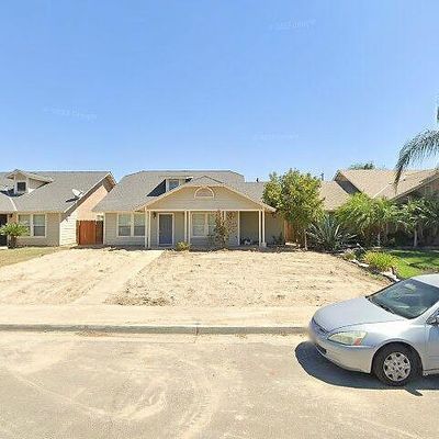 364 S P St, Dinuba, CA 93618