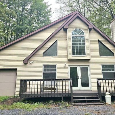 365 Gold Finch Rd, Bushkill, PA 18324