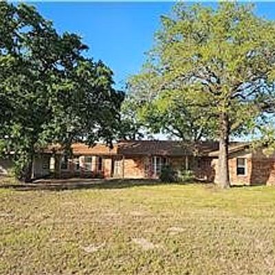 368 Mundine Rd, Elgin, TX 78621