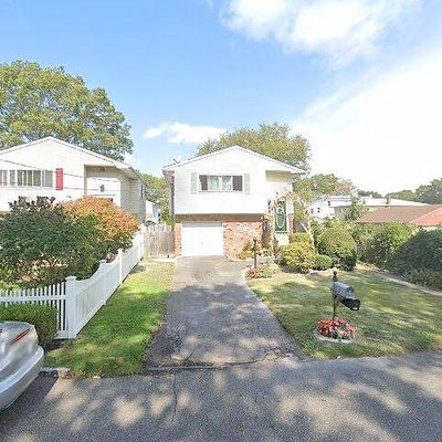 37 1 St St, Ronkonkoma, NY 11779