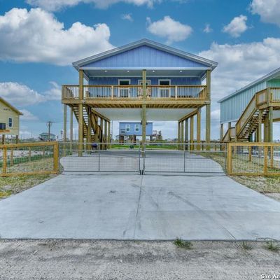 370 W Misty Oak Ln, Rockport, TX 78382