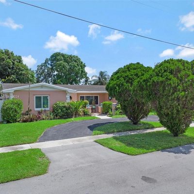 3700 Nw 27 Th St, Lauderdale Lakes, FL 33311