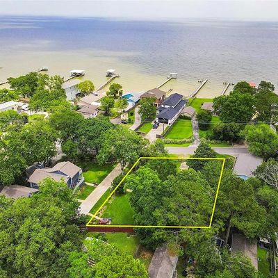 3726 Bayshore Dr, Bacliff, TX 77518