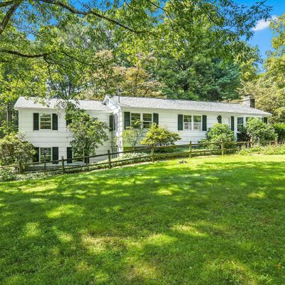 38 Obtuse Rd S, Brookfield, CT 06804