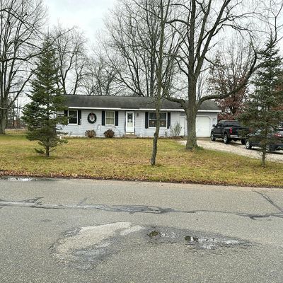 3810 Cecil Rd, Cadillac, MI 49601