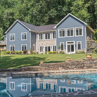 3911 Dogwood Ln, Riegelsville, PA 18077