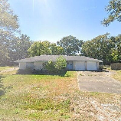 3911 Franklin Ave, Groves, TX 77619