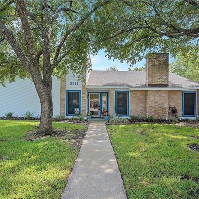 3911 Old Oaks Dr, Bryan, TX 77802