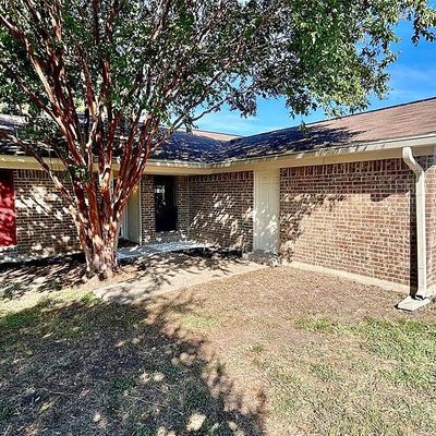 3913 Longstraw Dr, Fort Worth, TX 76137