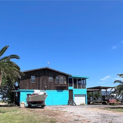 347 Powderhorn Ln, Port Lavaca, TX 77979