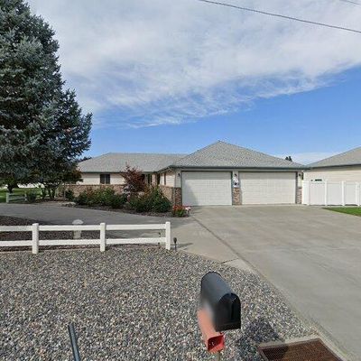 3515 Westlake Dr, West Richland, WA 99353