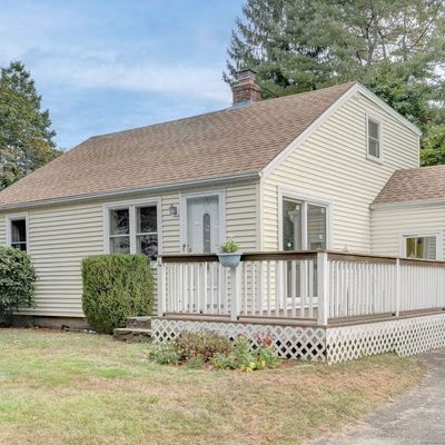 36 Grove St, Clinton, CT 06413