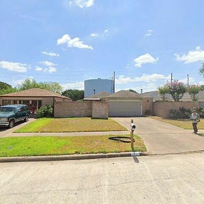 3631 Vineyard Dr, Houston, TX 77082