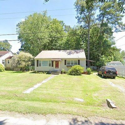 413 W Westbrook St, Wallace, NC 28466