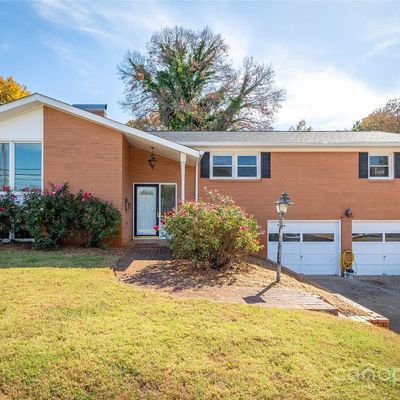 414 E Concord St, Morganton, NC 28655