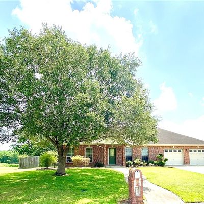 415 S Trinity St, Edna, TX 77957