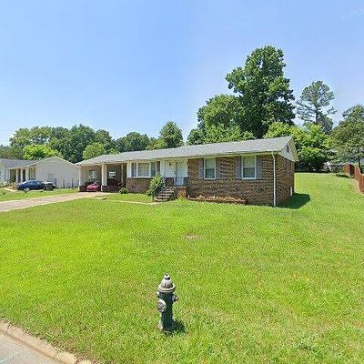 4220 Chateau Dr, Greensboro, NC 27407