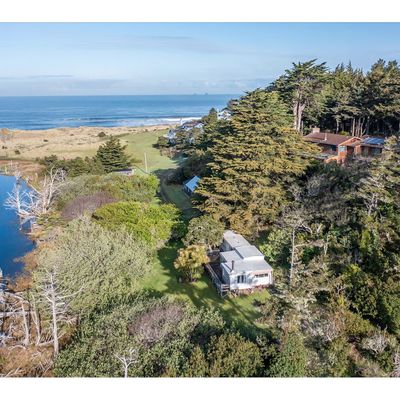 42339 Parkwood Dr, Port Orford, OR 97465