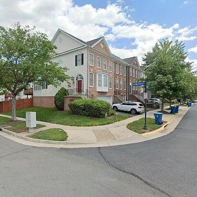 42682 Latrobe St, Chantilly, VA 20152