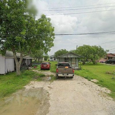 4280 Third St, Banquete, TX 78339