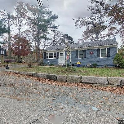 43 Mayflower Ln, East Wareham, MA 02538