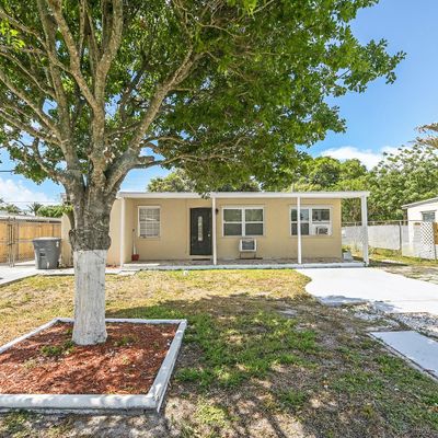 430 Old Spanish Trl, Lantana, FL 33462