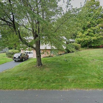 4 Ardmore Dr, Hummelstown, PA 17036