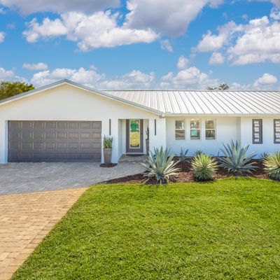 4 Country Club Rd, Cocoa Beach, FL 32931