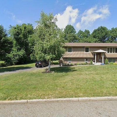 4 Sobrisco St, Airmont, NY 10952