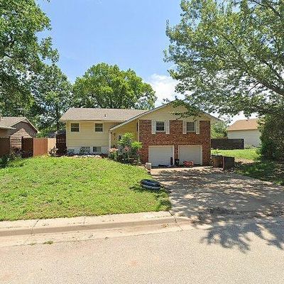 4 Woodland Ct, Mount Hope, KS 67108