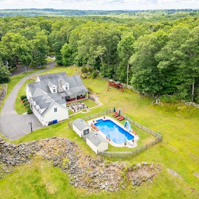 40 Old Bridge Rd, Brookfield, CT 06804