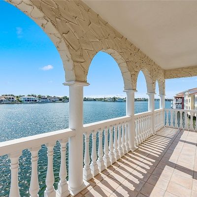 4000 Gulf Shore Boulevard N, Naples, FL 34103