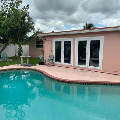 4000 Nw 38 Th Ave, Lauderdale Lakes, FL 33309